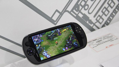 蜗牛游戏在CJ发布最新游戏手机 全新3D摇杆设计的魔奇i7