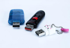 电脑没有插入U盘任务栏却显示U盘图标的解决方法