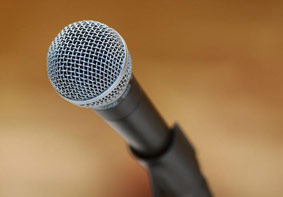 电脑使用麦克风语音聊天时有杂音的解决方法