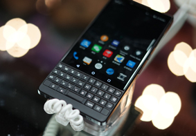 黑莓发布BlackBerry KEY2 4.5寸屏幕携带全键盘