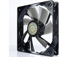 电脑开机黑屏提示CPU Fan Error的解决方法