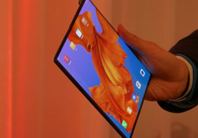 华为正式发布首款折叠手机MateX 8+512G售价约17500元