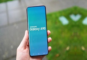 三星Galaxy A90手机抛弃滑动摄像头,采用传统后置摄像头排布