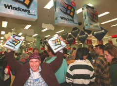美国民众在CompUSA和百思买门店排队购买Windows95